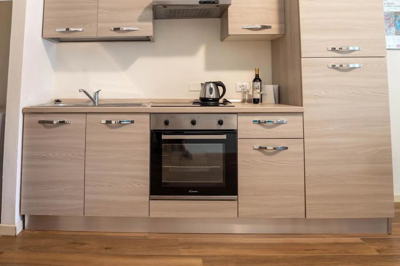 Carpione Apartment 데센자노델가르다 0*,